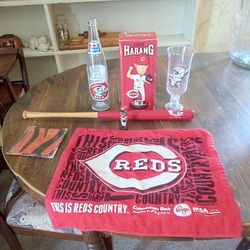 Cincinnati Reds #6pcs Collectible Set + Cincinnati Bengals Bonus Bandanna