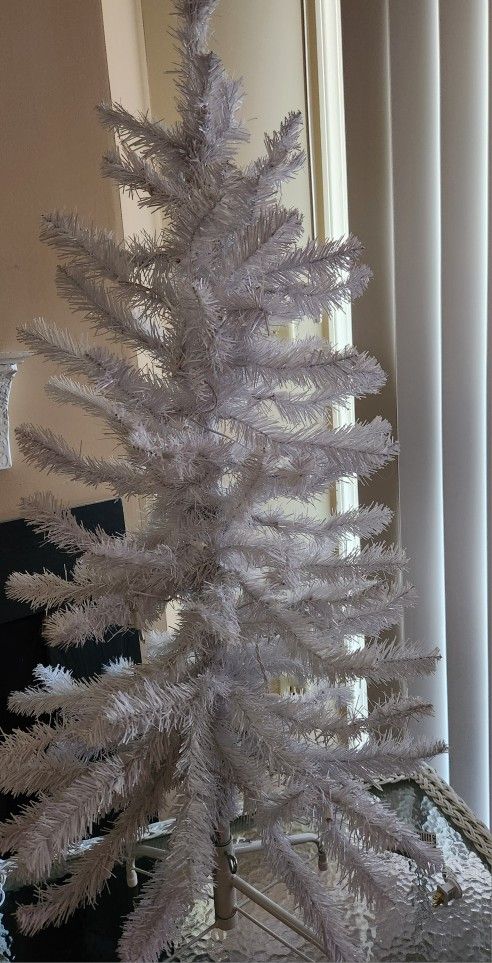 4 Ft Lighted Christmas Tree