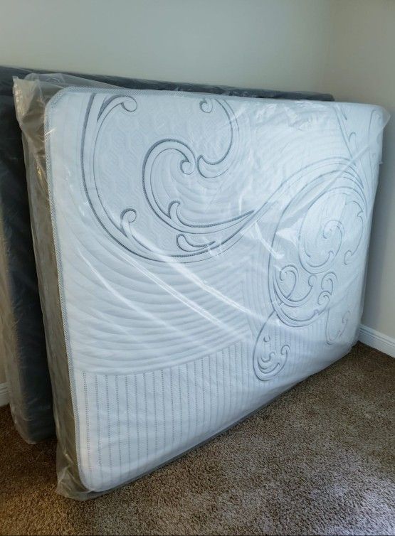 NEW QUEEN MATTRESS. Bed frame is not available. Take it home the same day 👍
