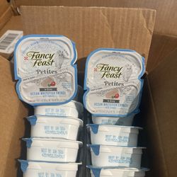 Purina Fancy Feast Petites Ocean Whitefish Entree with Tomato in Gravy Gourmet Wet Cat Food Pate 