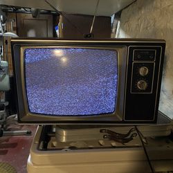 Functional  Classic Early 1980s TV With Bunny Ear Antenna 