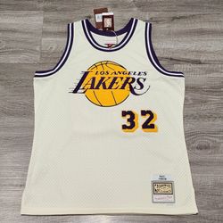 MAGIC JOHNSON LA LAKERS
MITCHELL & NESS CHAINSTITCH
CREAM CHENILLE JERSEY SZ L