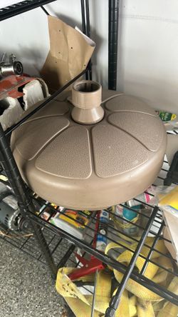 Umbrella stand holder for backyard tables