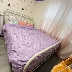 Queen bed  and mattress 6”
