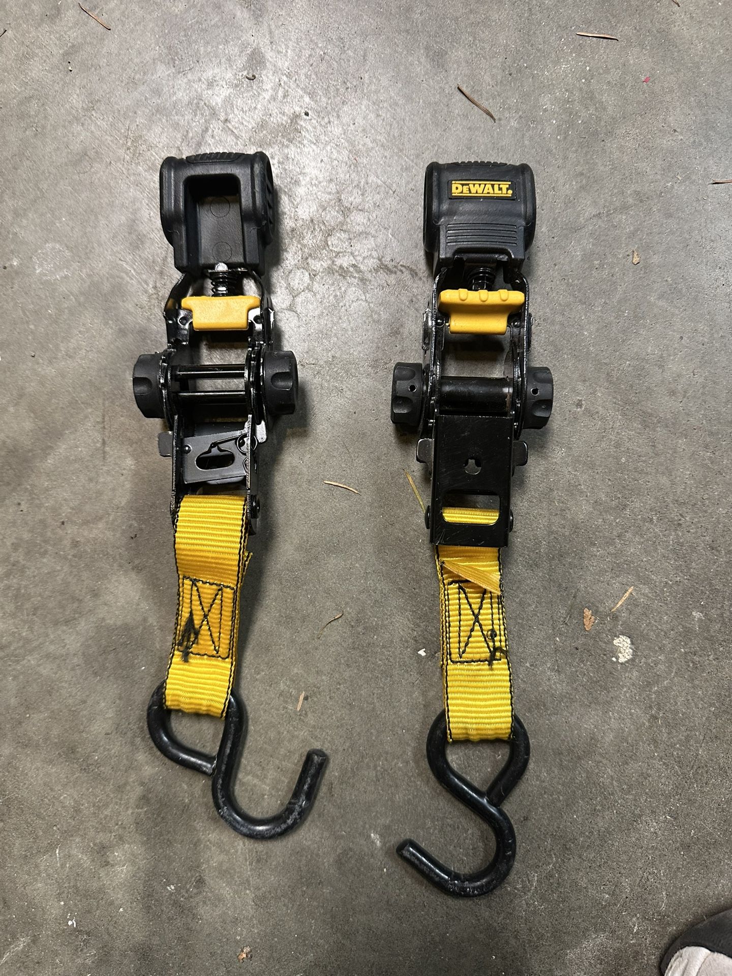 Pair of DeWalt heavy-duty ratchet tie-down straps