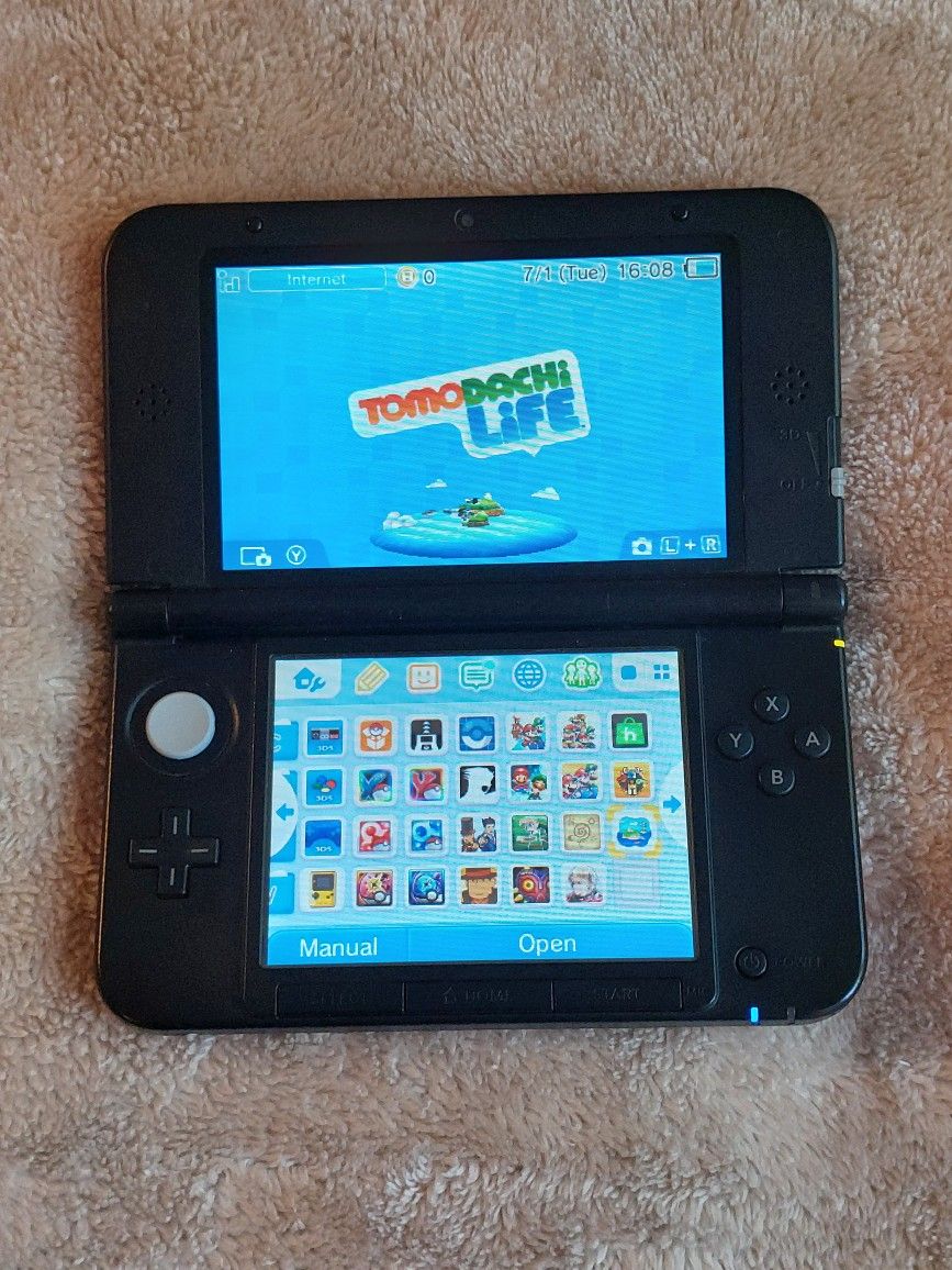 Nintendo 3DS XL M0DD3D With Several Games