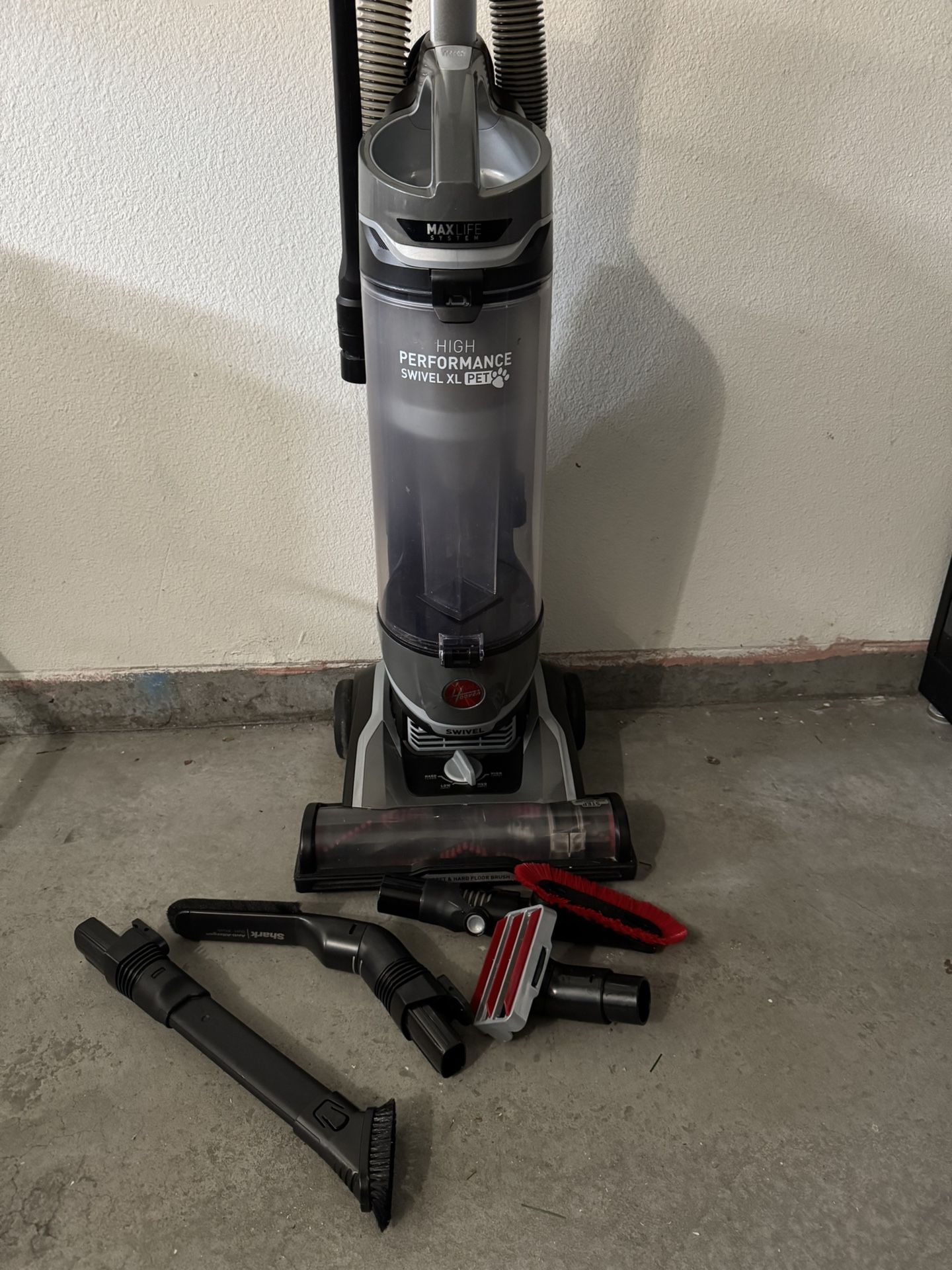 Hoover High Performance Swivel Vacuum Cleaner, HEPA Media Filtration, Max life System, Wind tunnel Technology, Corded