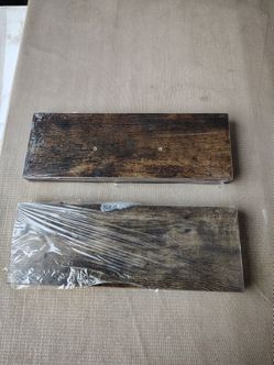 2 floating shelves