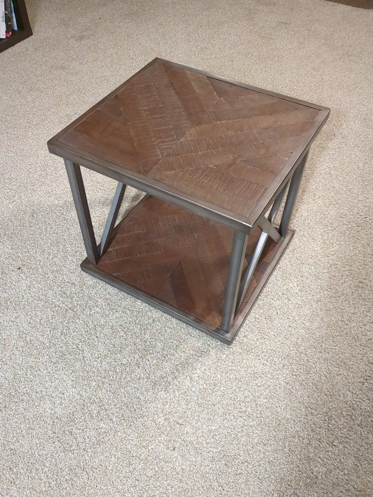 Stylish Wood & Metal End Table 