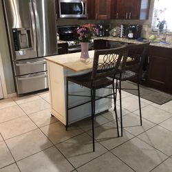 Mini Island With Chairs