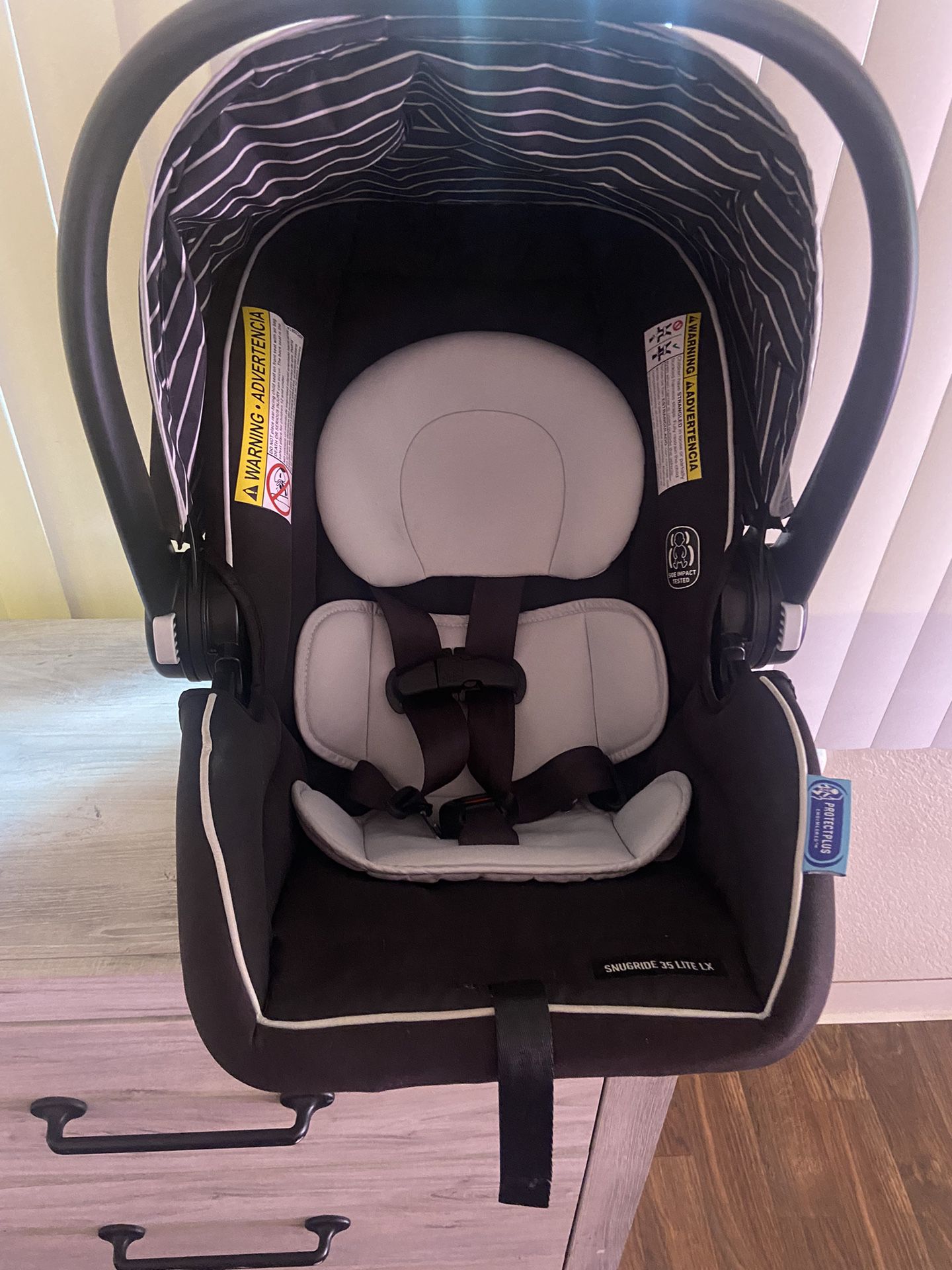 Graco infant car seat 