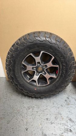 Jeep Wrangler Rubicon wheels and tires