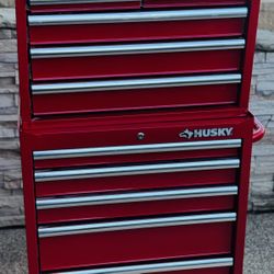Husky Tool Storage 27 in. W x 18 in. D Standard Duty Red Rolling Tool Chest Combo has minor scratches and a dent
