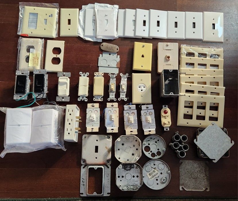 Bundle of miscellaneous mixed household electrical items, some new, some vintage.
Dimmer, Wall Plates, metal boxes, switches
*** Cash 💸 only.
