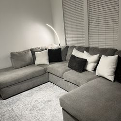 U - SHAPED SECTIONAL COUCH