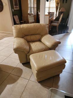 Living Room Couches (4 Pieces)
