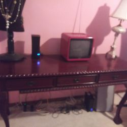Antique Desk With Three Drawers ( 150)