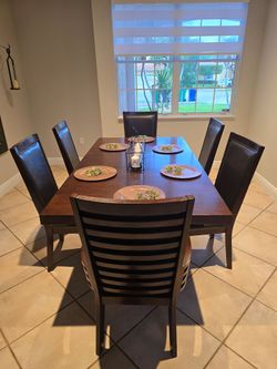 Dinner set - Table and 6 chairs