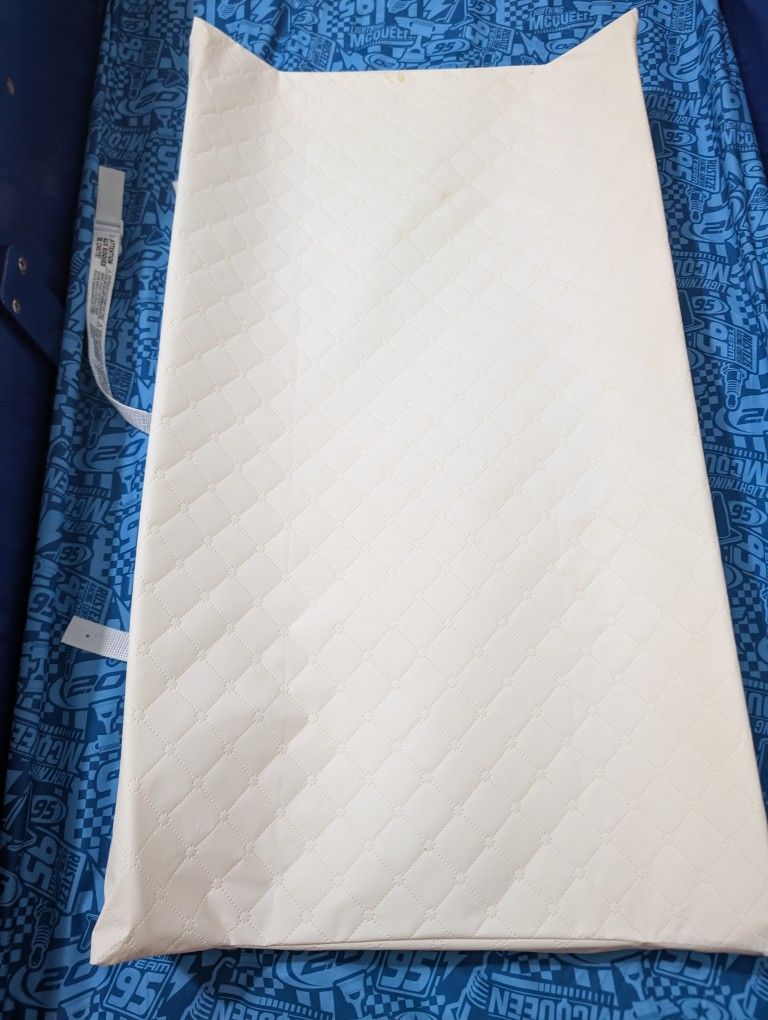 Waterproof Baby and Infant Diaper Changing Pad, ComforPedic from Beautyrest, White
Amazon's Choice