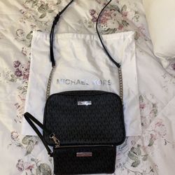 Michael Kors Purse With Matching Wristlet 