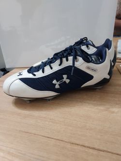 BASEBALL CLEATS