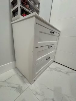 White 3-Drawer Dresser – Excellent Condition