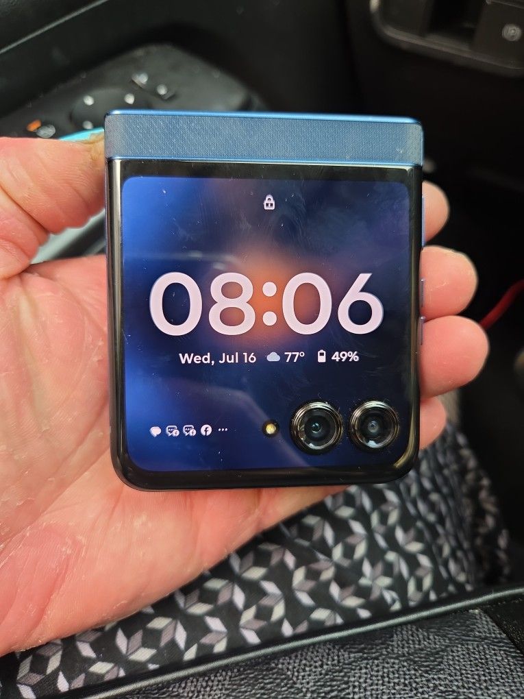 Moto Razr 2025 (XT2553V)