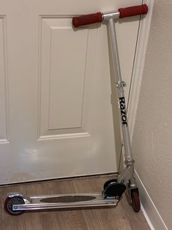 KIDS RAZOR SCOOTER