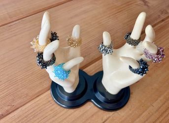 Stretch Rings (10) And Hand Display