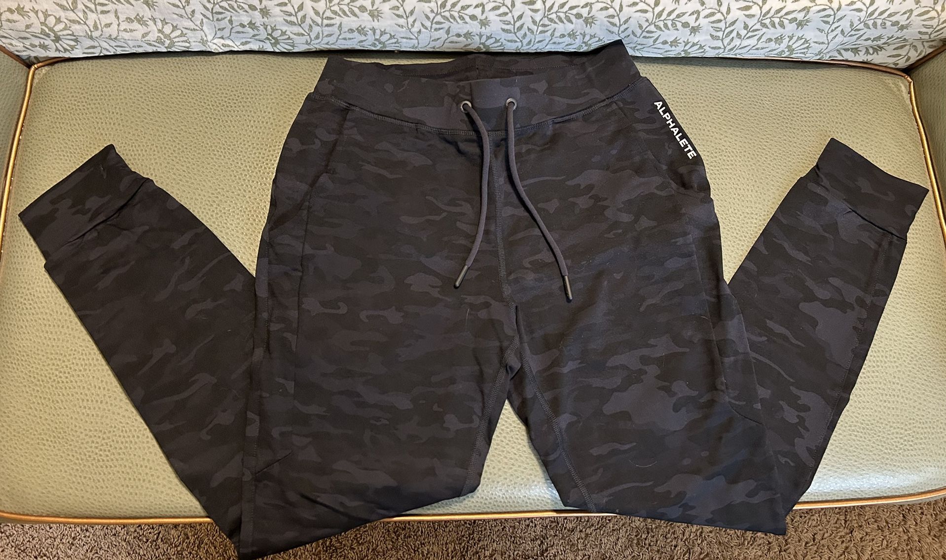 Alphalete Black Camo Joggers - Size Small