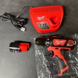 Milwaukee New Kit Drill Driver 12v Battery And Charger 