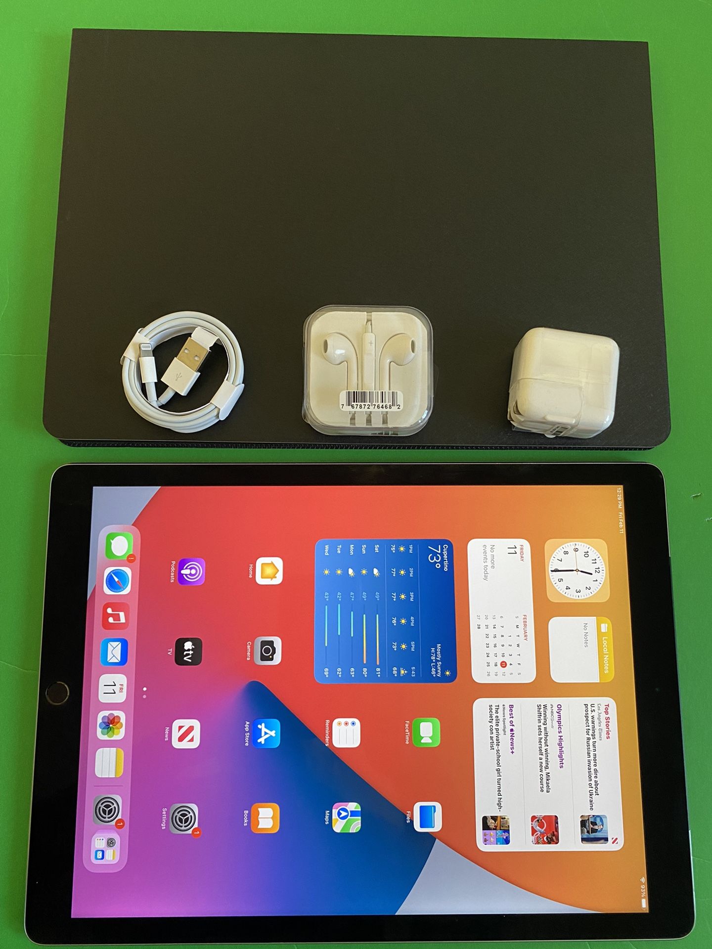 128GB Apple IPad Pro 12.9” (Retina /Touch ID / IOS 15) WiFi + cellular (T Mobile / AT&T/ Verizon / LTE) with Accesories (Apple pencil compatible)