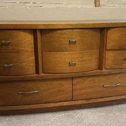 Mid Century-esque drawers. 