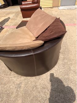 Round spin couch