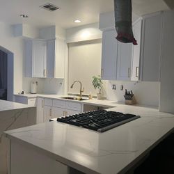 NEW KITCHEN CABINETS WHITE SHAKER