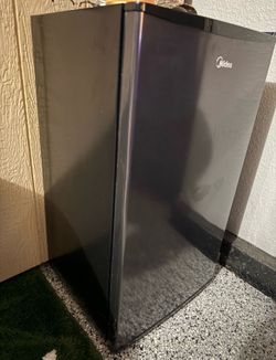 Mini Dorm Fridge 3.3 Cu ft MIDEA