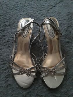 Ladies gold heels size 6.5