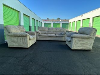 Beautiful oversized 3- piece living room set