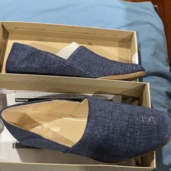 New Woman’s Clark’s Navy Blue Flats 