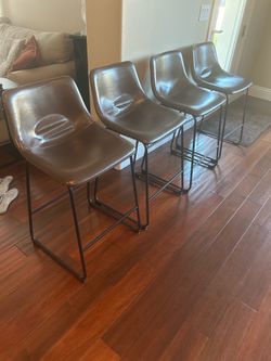 4 bar stools