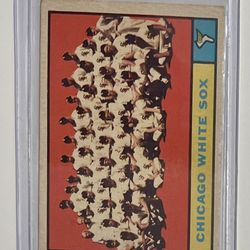 1961 Topps Baseball Chicago White Sox Team Card No. 7