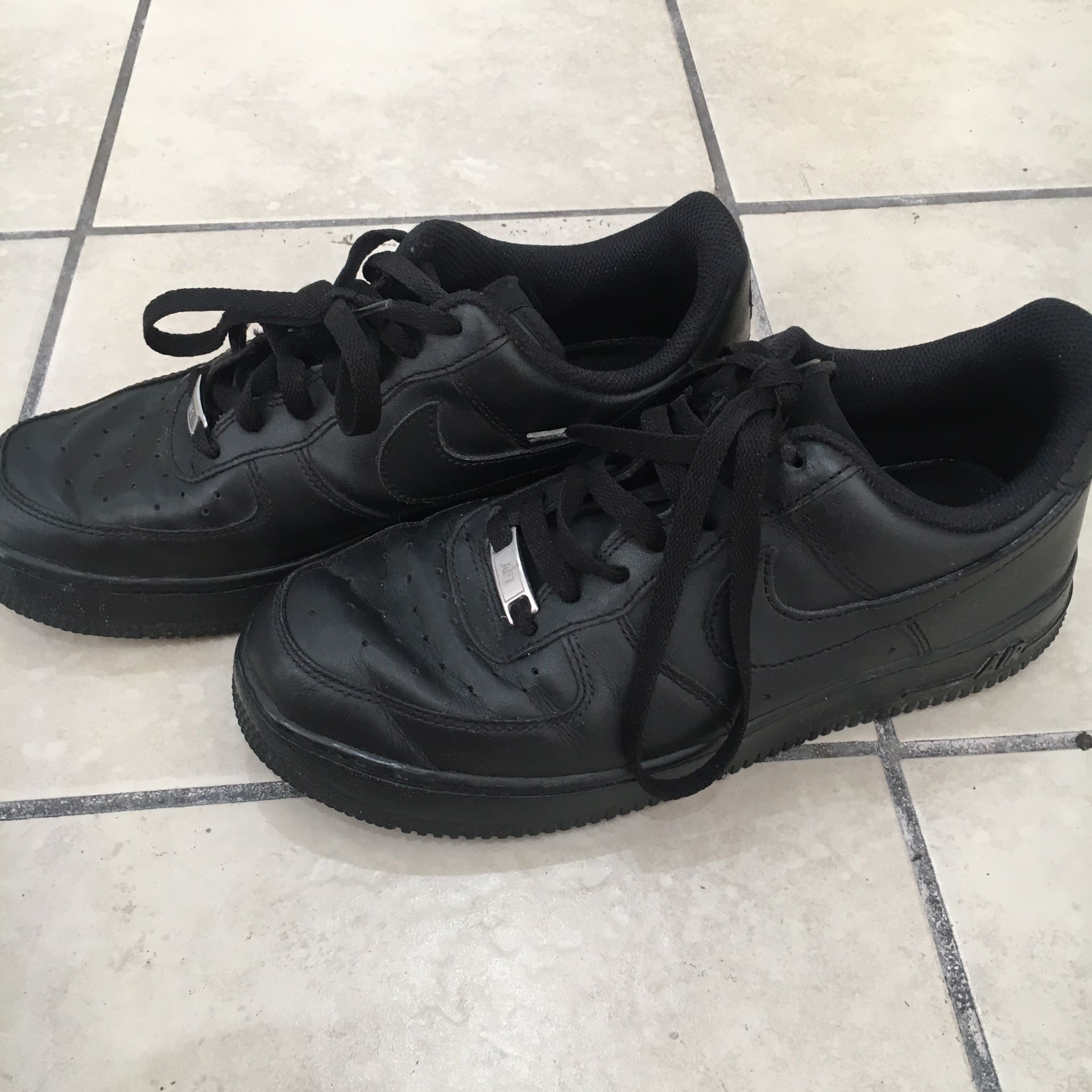 Nike Air Force all black size