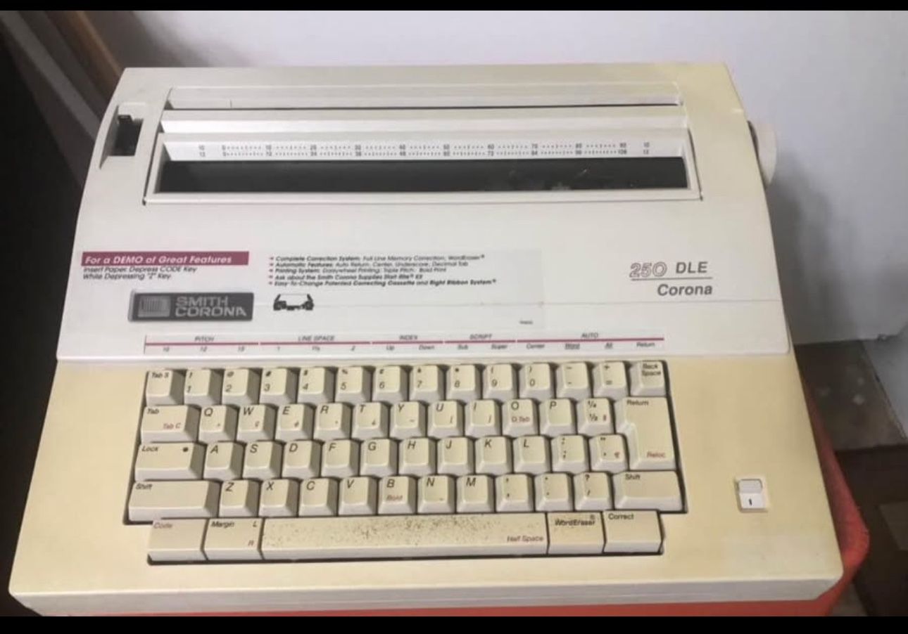 Corona 250 DLE Electric Type Writer