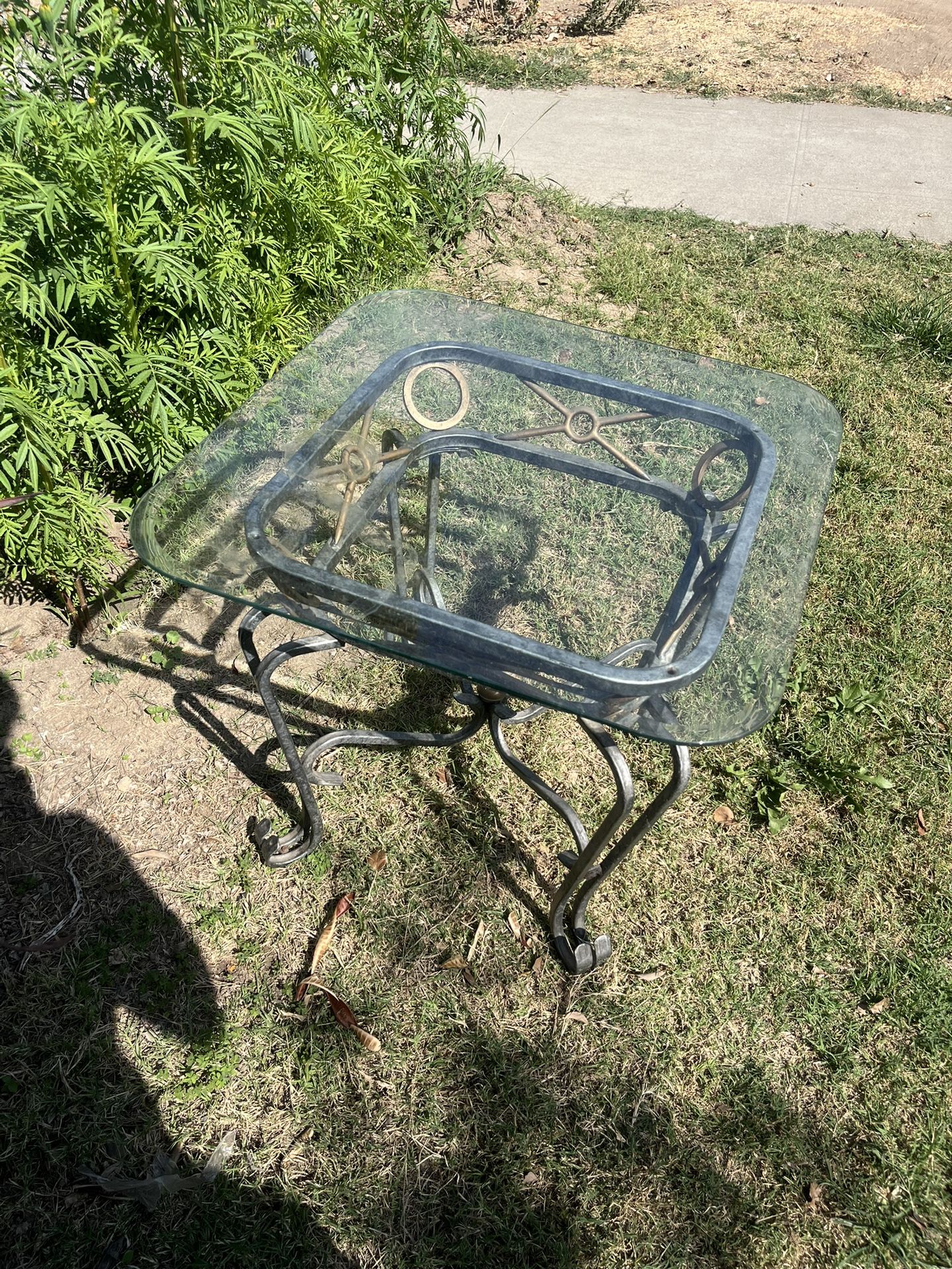 Free Glass Table