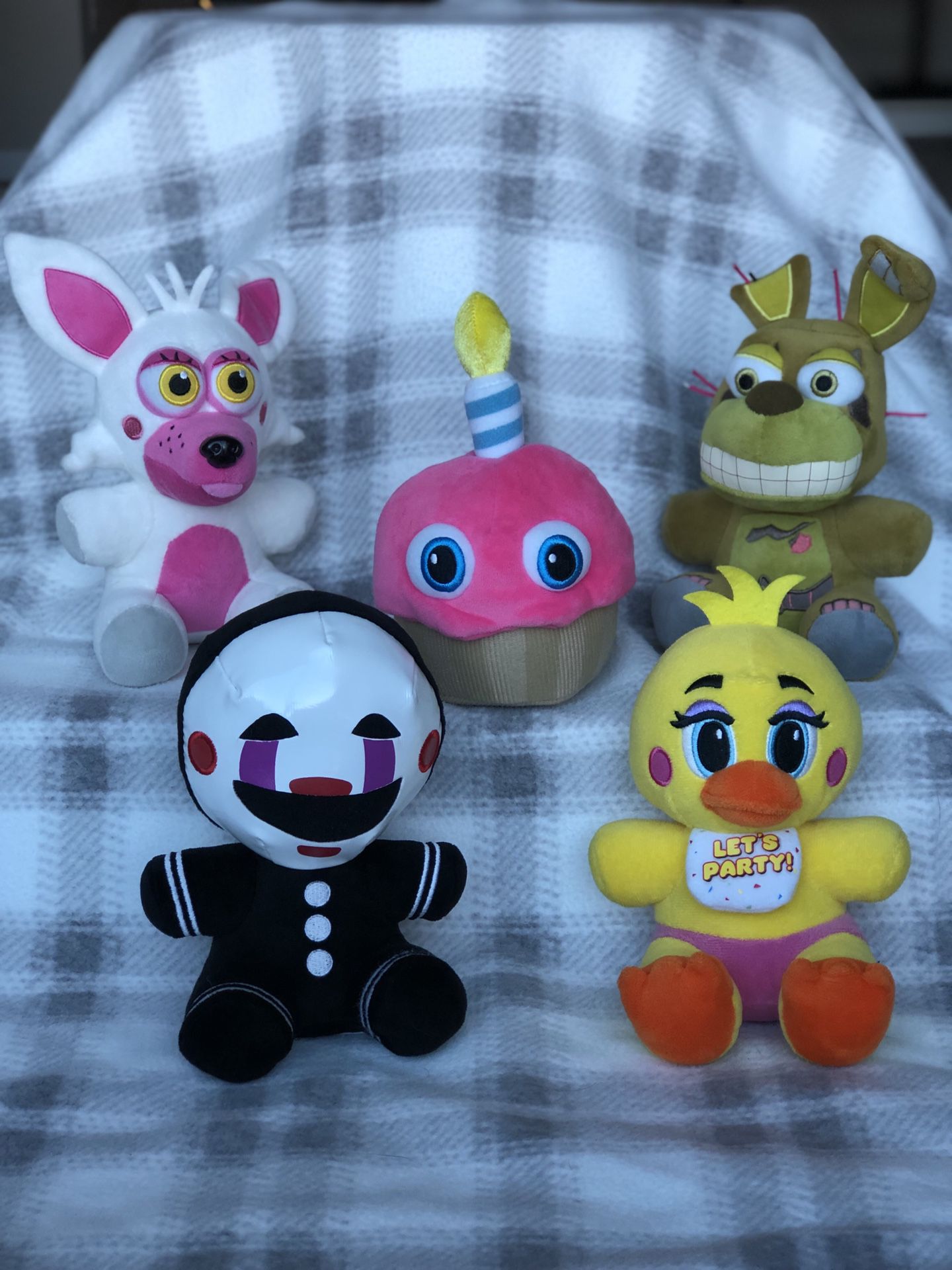 Five Nights At Freddy's Balloon Chica Plush for Sale in Las Vegas, NV -  OfferUp
