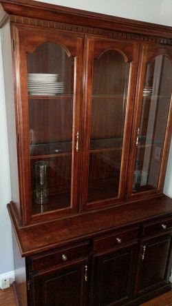 Broyhill Illuminated China Cabinet For