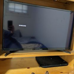 Samsung 32in Smart TV