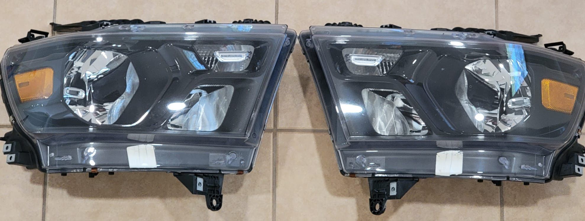 2 Halogen Headlight Lamps for 2019 Dodge Ram 1500u