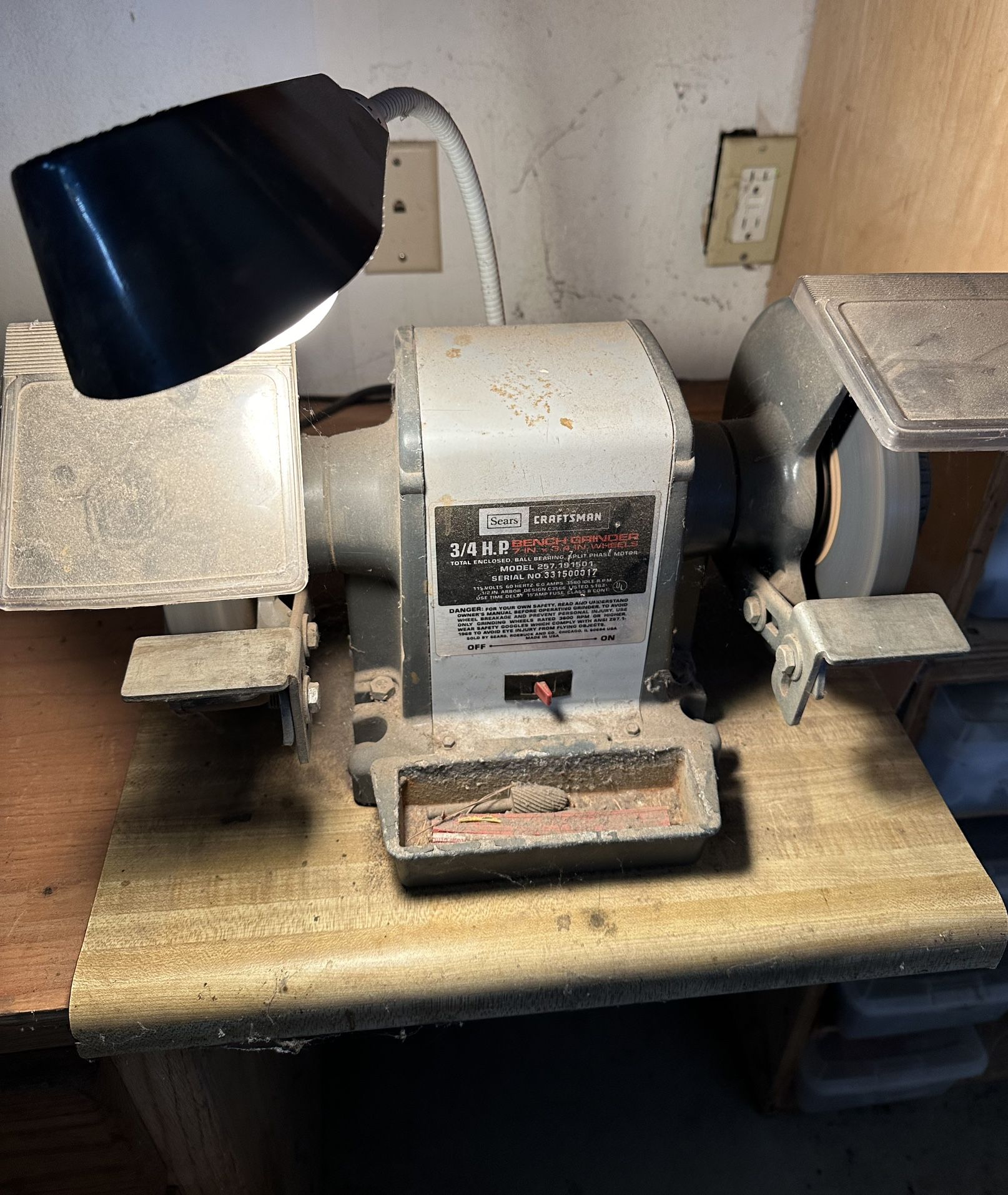 Craftsman 3/4 H.P. Bench Grinder 7” Wheel with Light