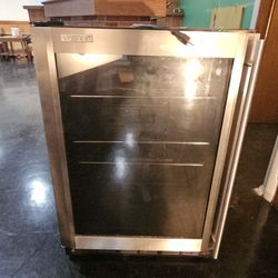 Vissani Under Counter Bar Fridge 24"